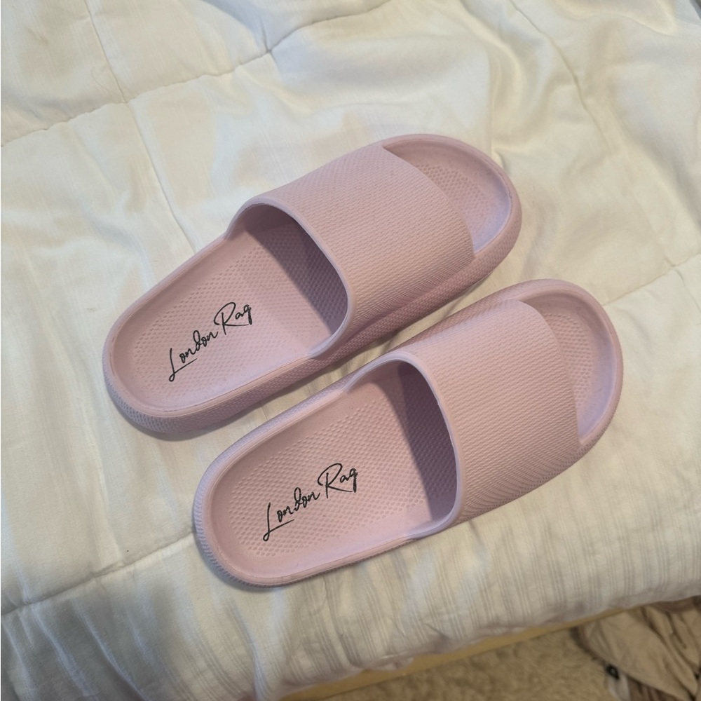 Women's Light Pink Slippers / Slides